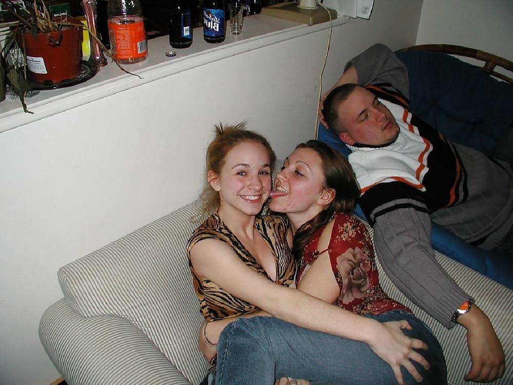 25P Sexy Les Couple Playing