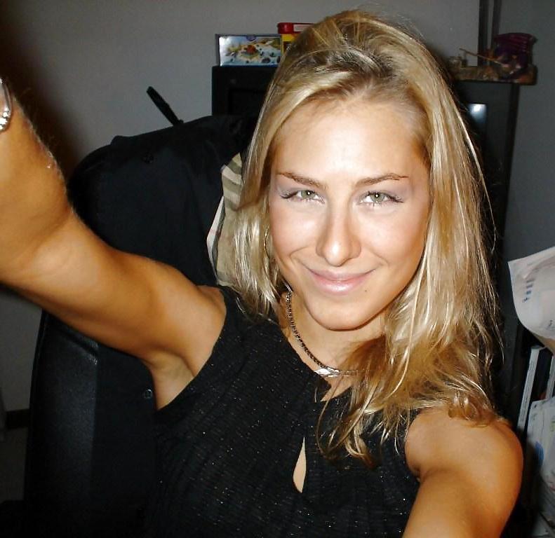 25P Very slim girl