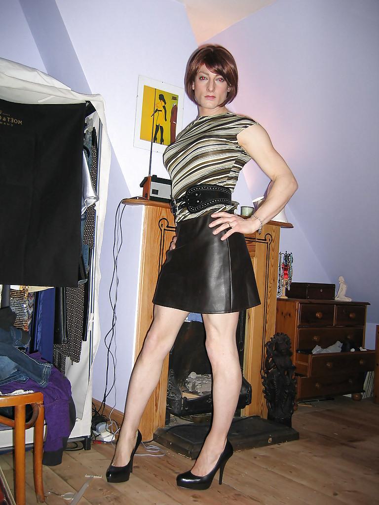 25P Legs on trannies, cd's, sissies etc.