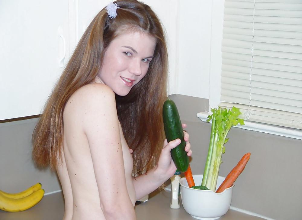 25P Slim pornstar Melissa testing her salad ingredients