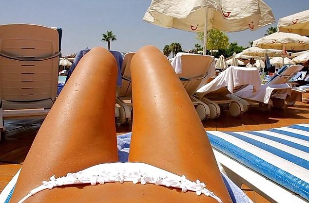 21P Hot dogs or hot legs?