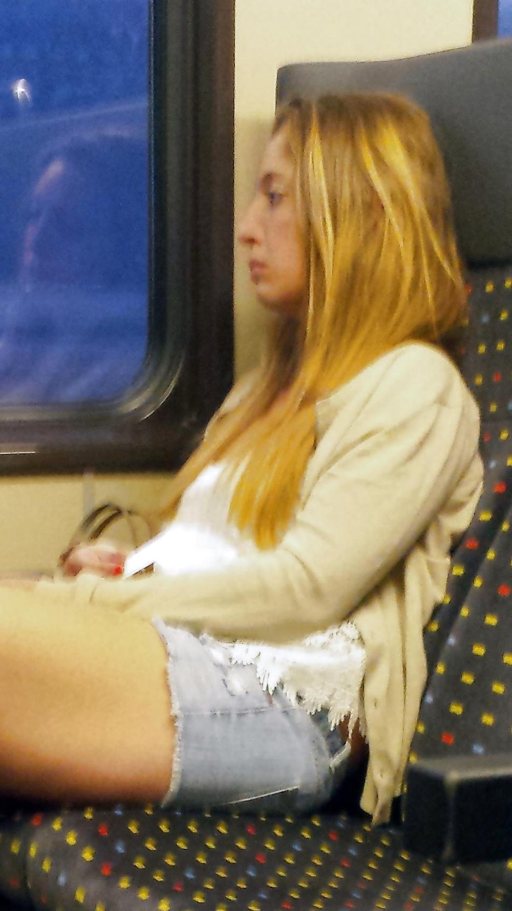 9P Dans le train sexy 