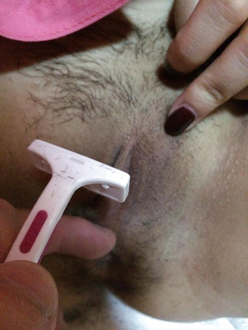 18P Friend's chinese wife pussy shaved