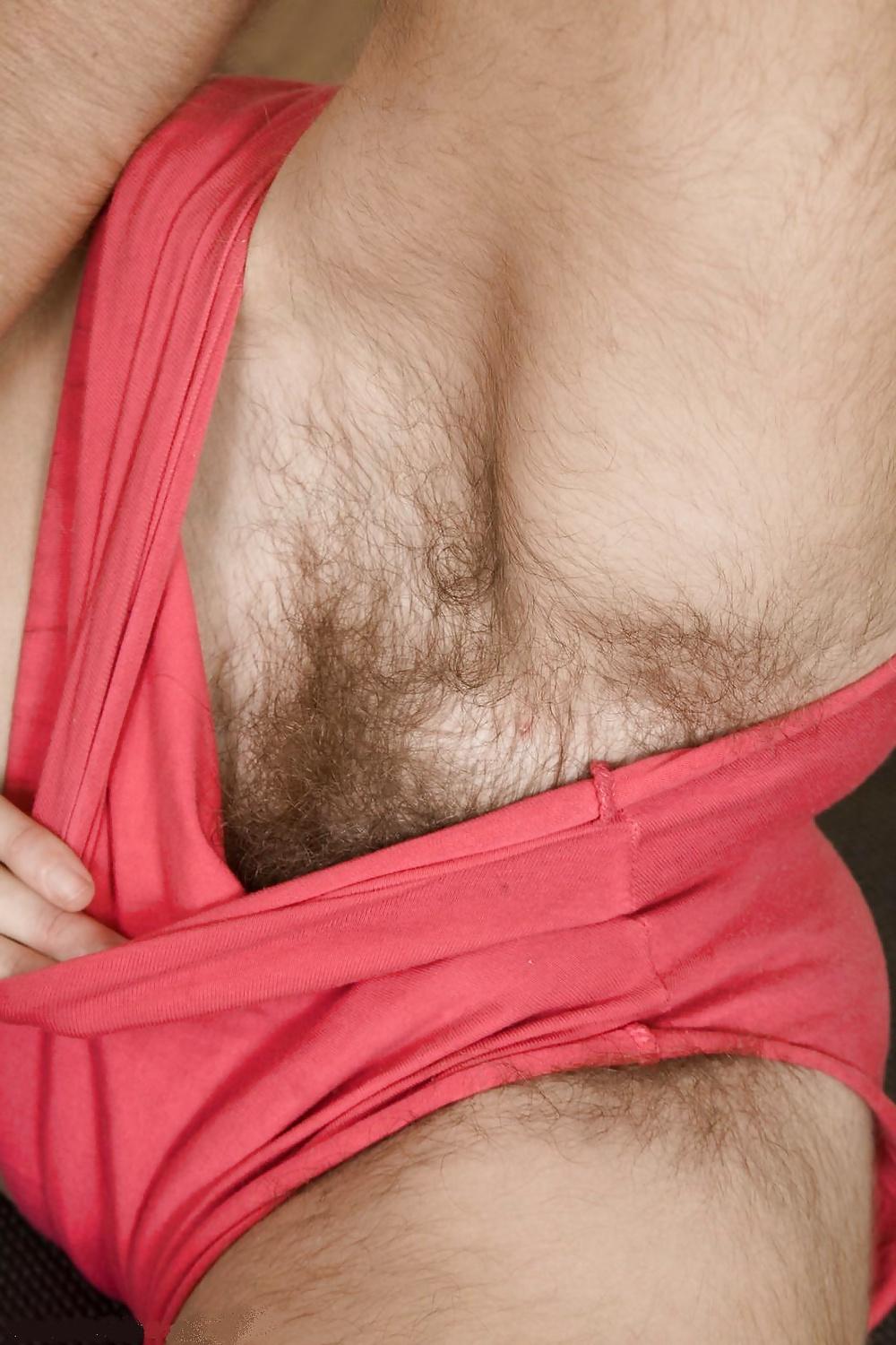 9P Slim hairy babe