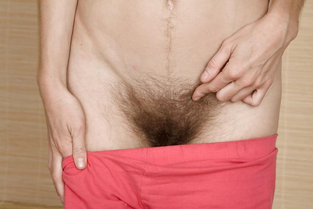 9P Slim hairy babe
