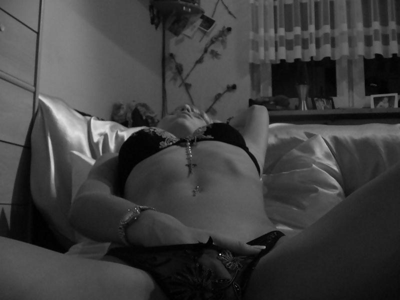 20P Skinny girl strip-tease