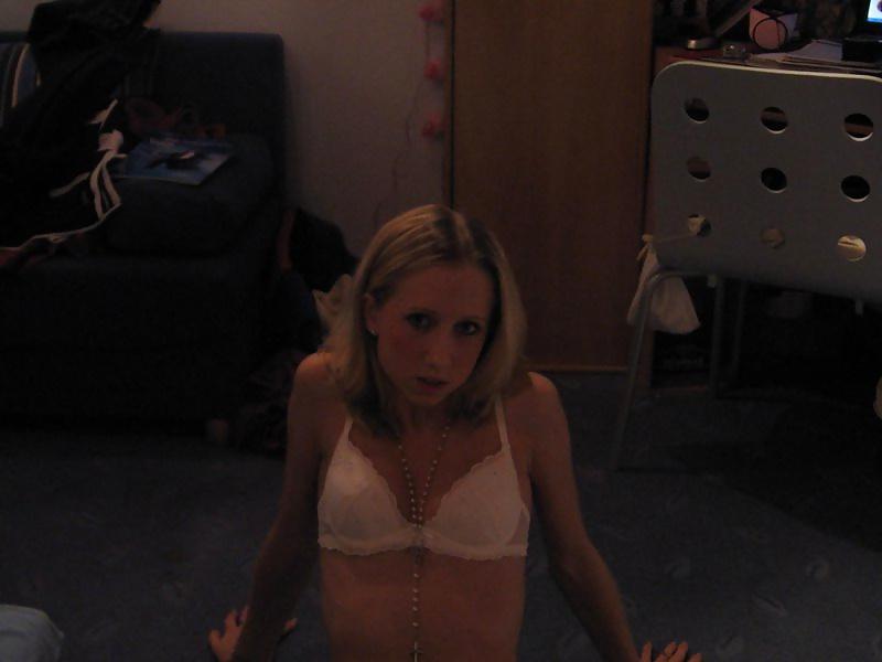 20P Skinny girl strip-tease