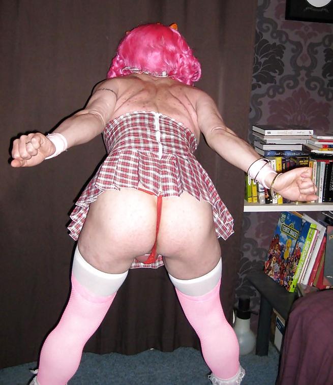 25P Sissy fag fifi loves pink
