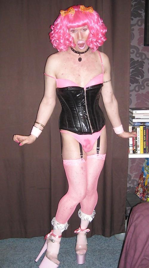 25P Sissy fag fifi loves pink