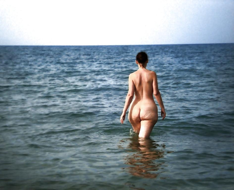 15P Best chubby nudist women #1 (Nudistes pulpeuses)