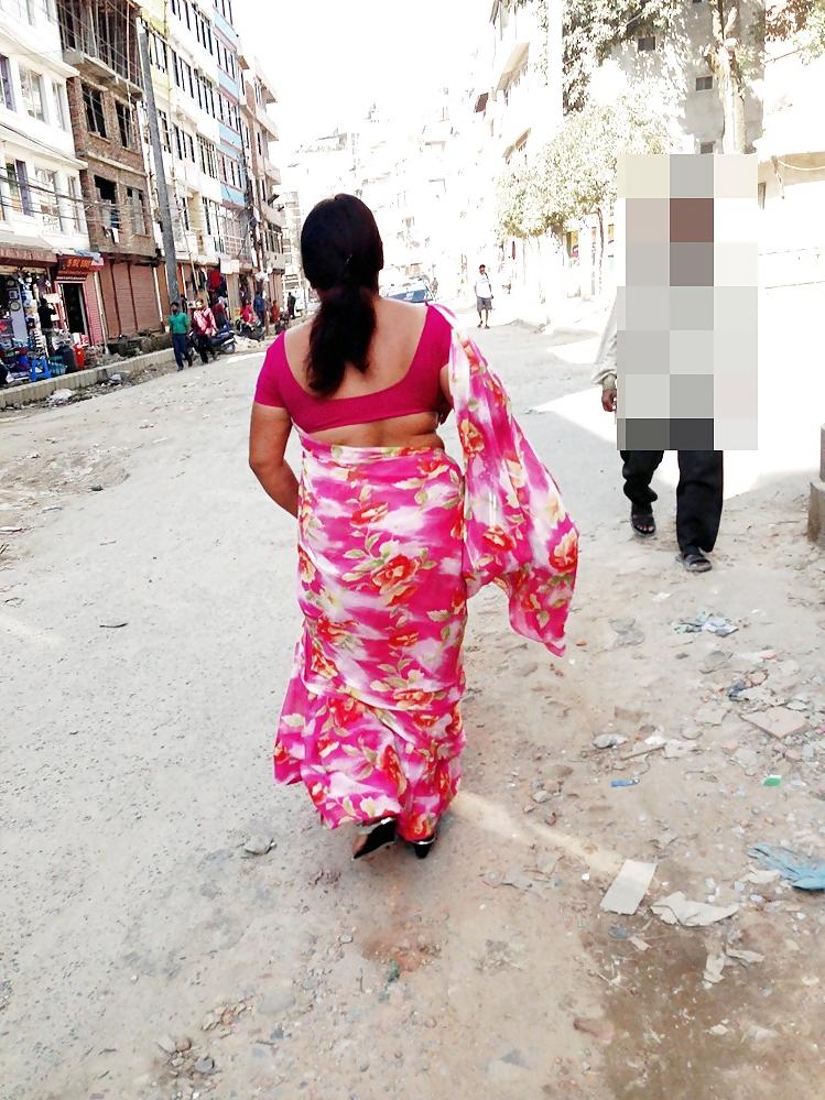 25P Sexy Nepali aunty with huge ass in saree