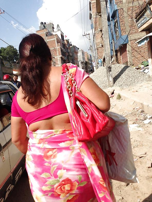 25P Sexy Nepali aunty with huge ass in saree