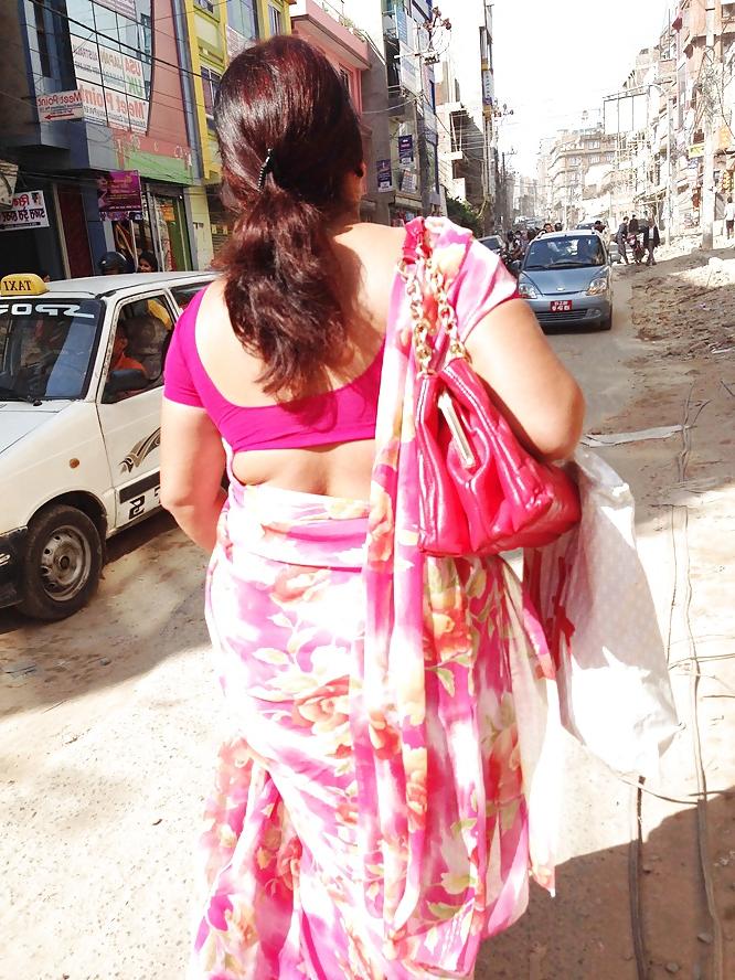 25P Sexy Nepali aunty with huge ass in saree