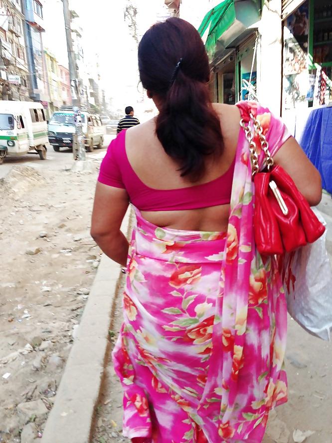 25P Sexy Nepali aunty with huge ass in saree