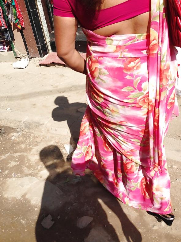 25P Sexy Nepali aunty with huge ass in saree