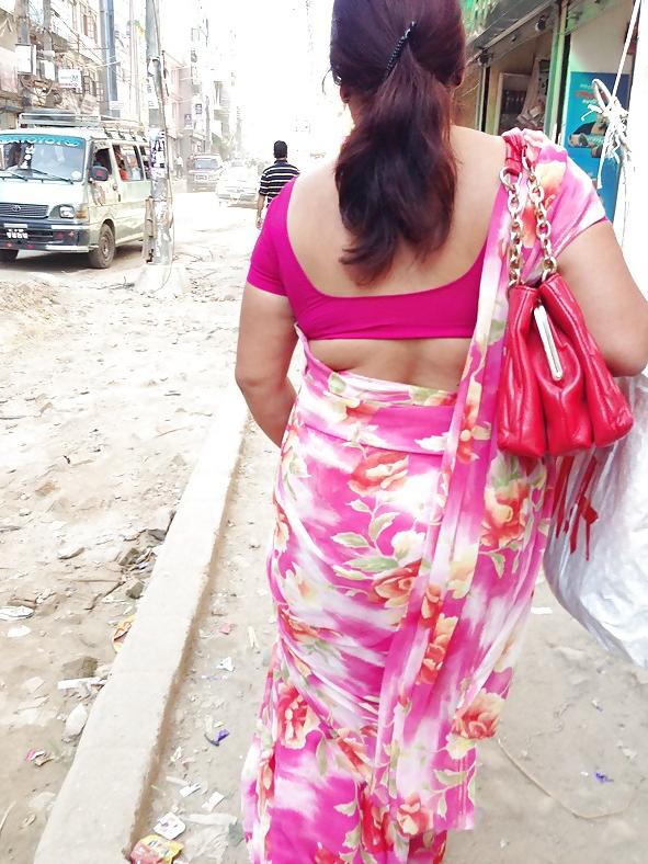 25P Sexy Nepali aunty with huge ass in saree