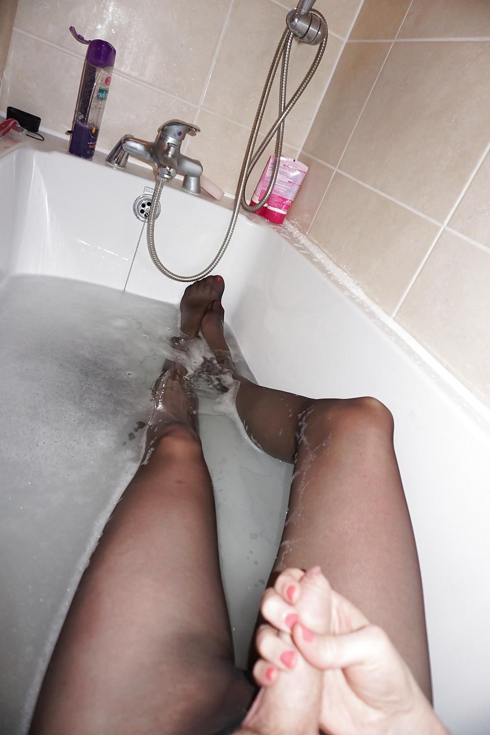 14P Sissy's bath time