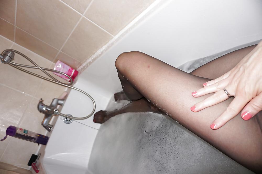 14P Sissy's bath time