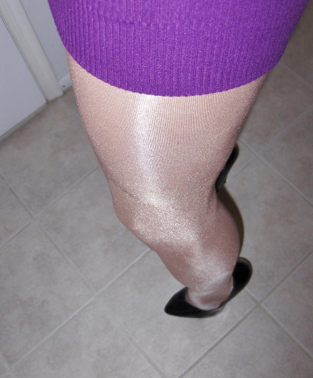 25P Mature friend in pantyhose take my cum on heels