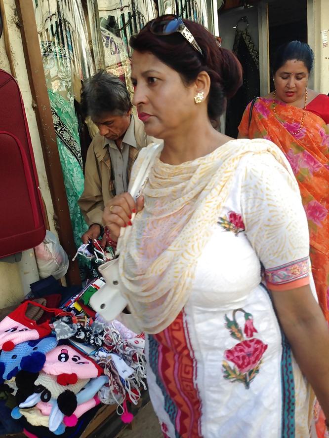10P Nepali mom with huge boobs in market