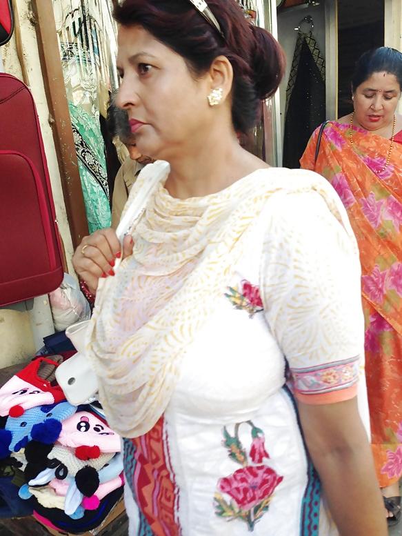 10P Nepali mom with huge boobs in market