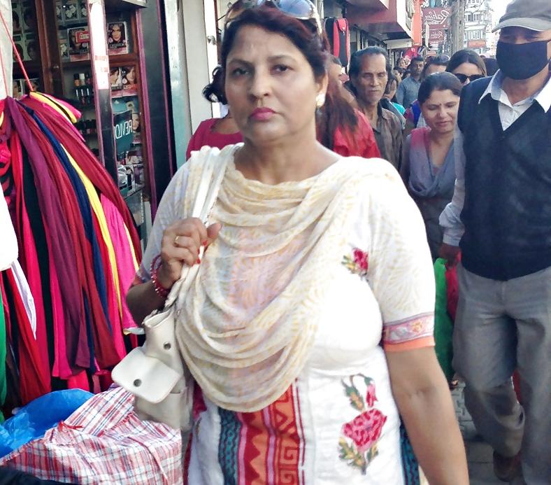 10P Nepali mom with huge boobs in market