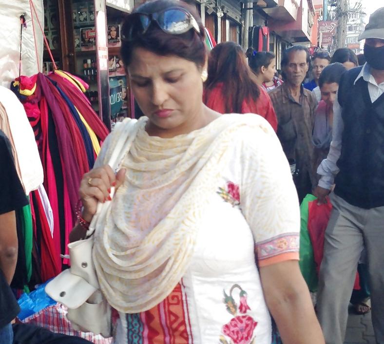 10P Nepali mom with huge boobs in market