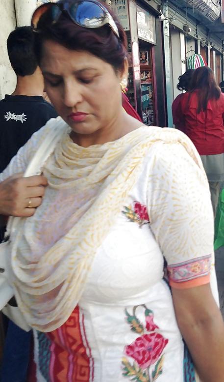 10P Nepali mom with huge boobs in market