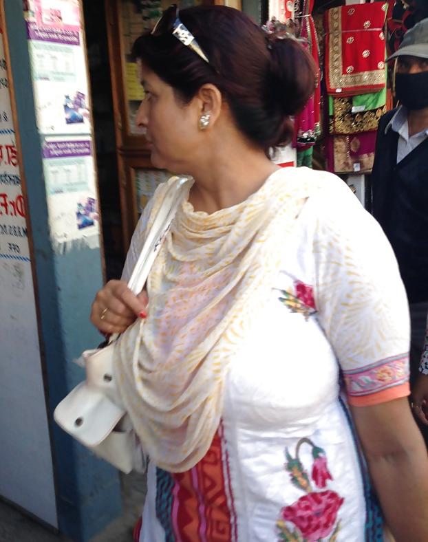 10P Nepali mom with huge boobs in market