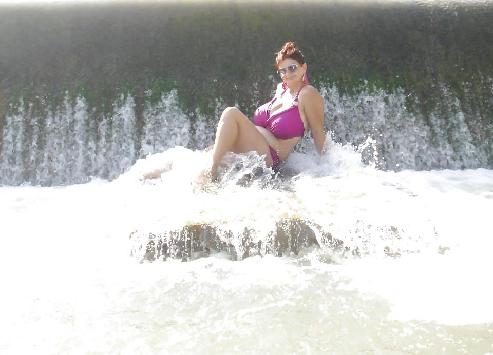 25P Romanian Huge Tits Amateur 32