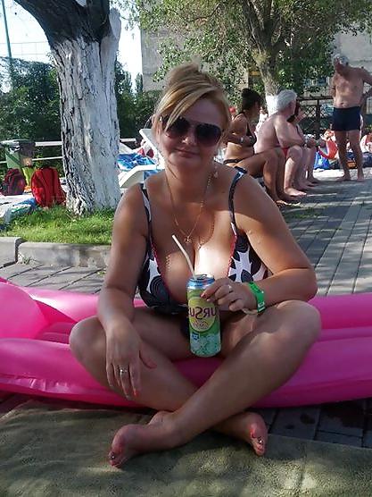 25P Romanian Huge Tits Amateur 32
