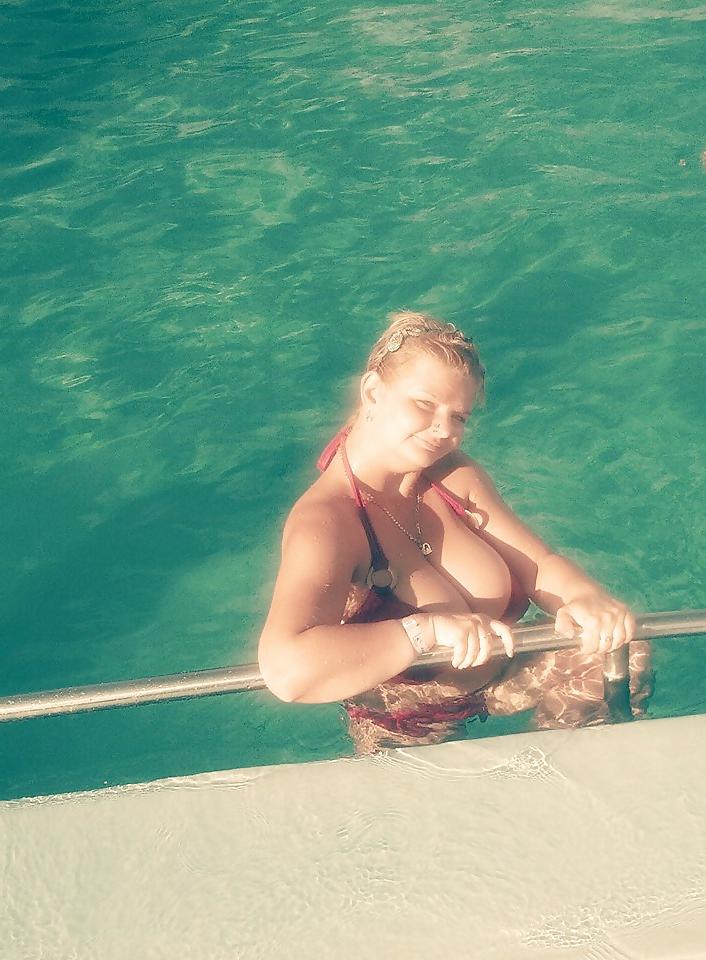 25P Romanian Huge Tits Amateur 32
