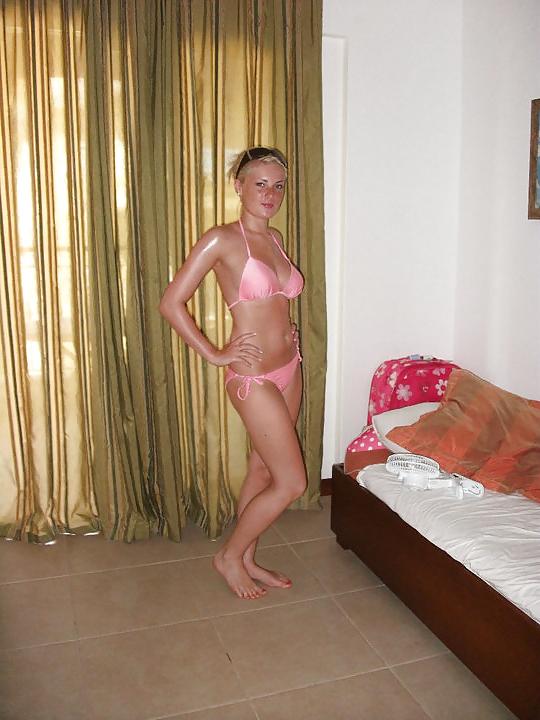 16P Cute slim Jade's bikini body