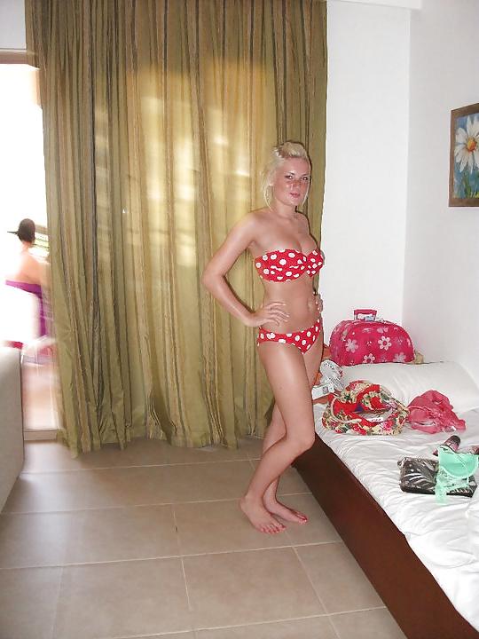 16P Cute slim Jade's bikini body