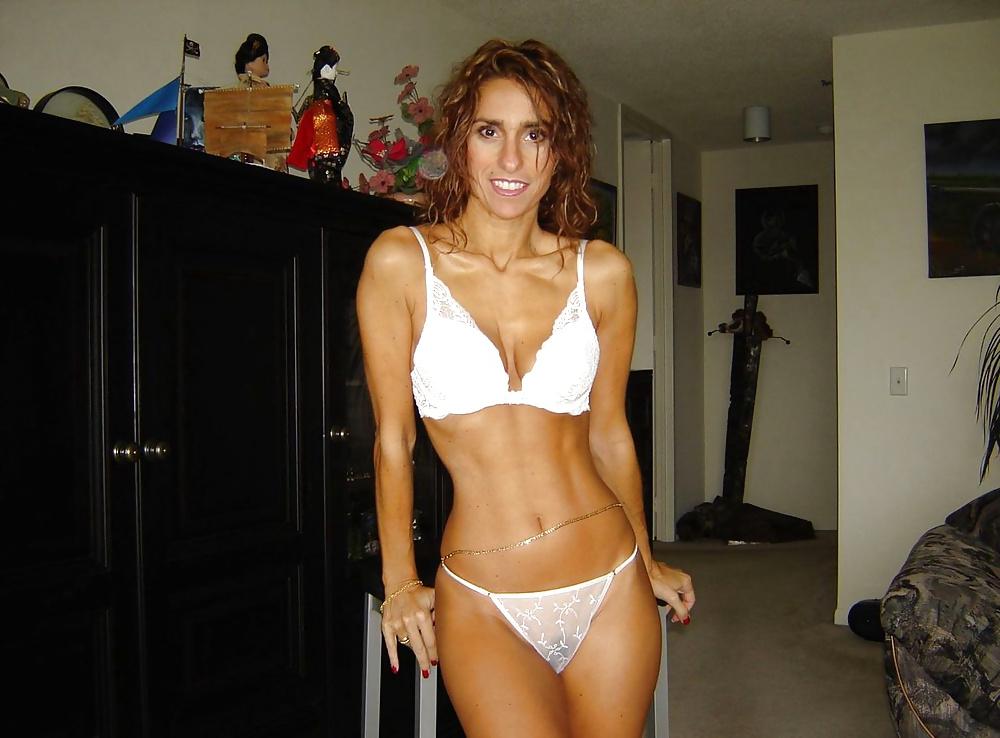 25P Slim MILF