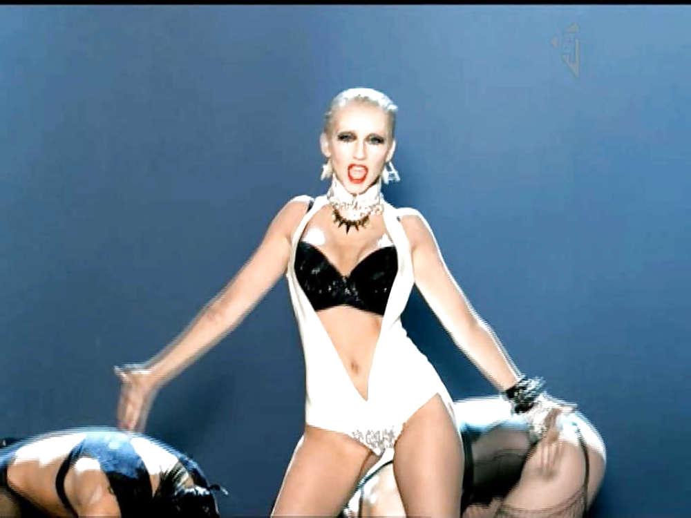 25P Best Of Christina Aguilera
