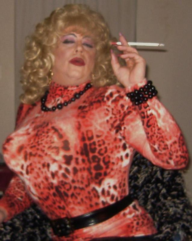 16P Mature smoking sissy slut