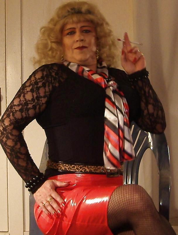16P Mature smoking sissy slut