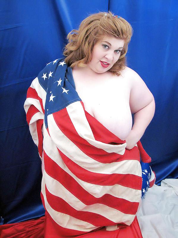 25P Redhead SSBBW showing her patriotism and her huge ass