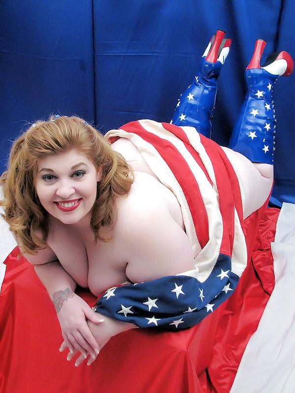 25P Redhead SSBBW showing her patriotism and her huge ass