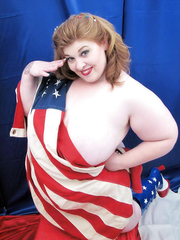 25P Redhead SSBBW showing her patriotism and her huge ass