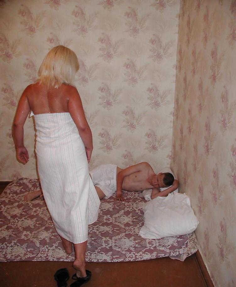 19P Mom wake son's friend up for sex