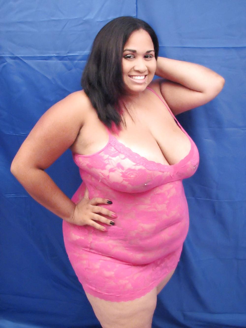 21P Mixed BBW with HUGE natural Tits shows off