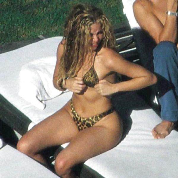 25P Best Celebrity Asses