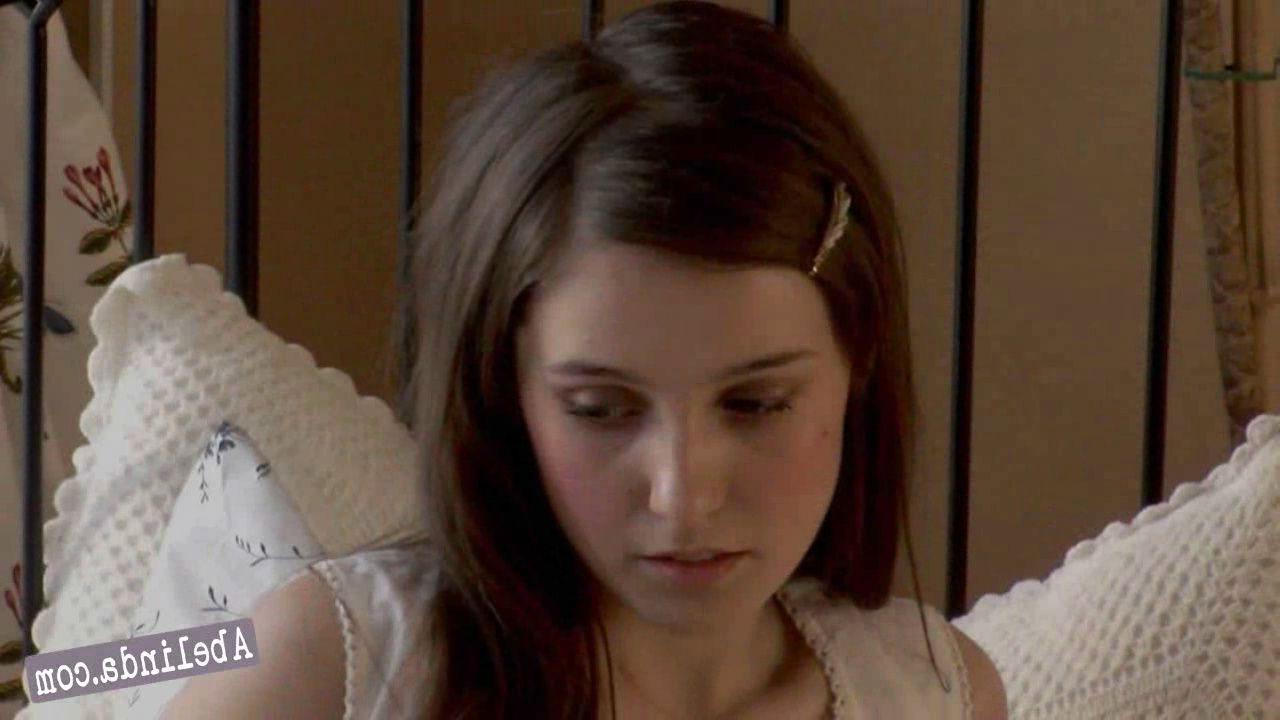 20P Pictures of teen Abelinda pleasuring her tight hole