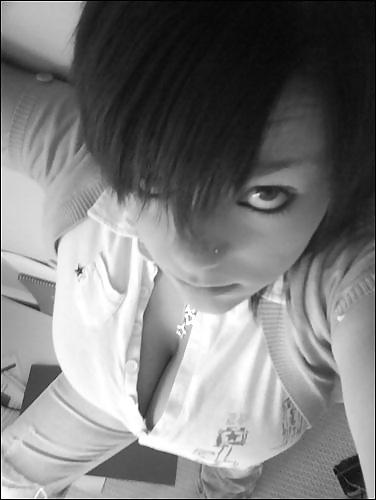 25P Hot Huge Titted Amateur Brunette Gallery