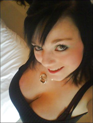 25P Hot Huge Titted Amateur Brunette Gallery