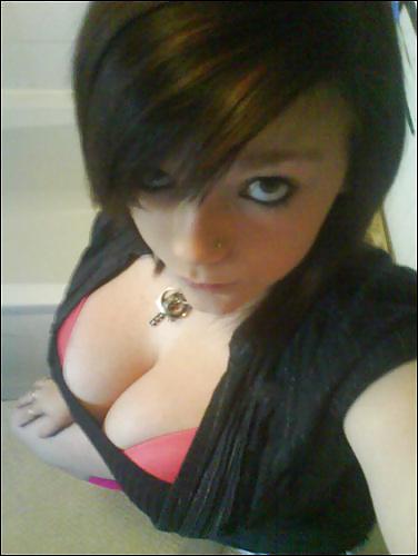 25P Hot Huge Titted Amateur Brunette Gallery