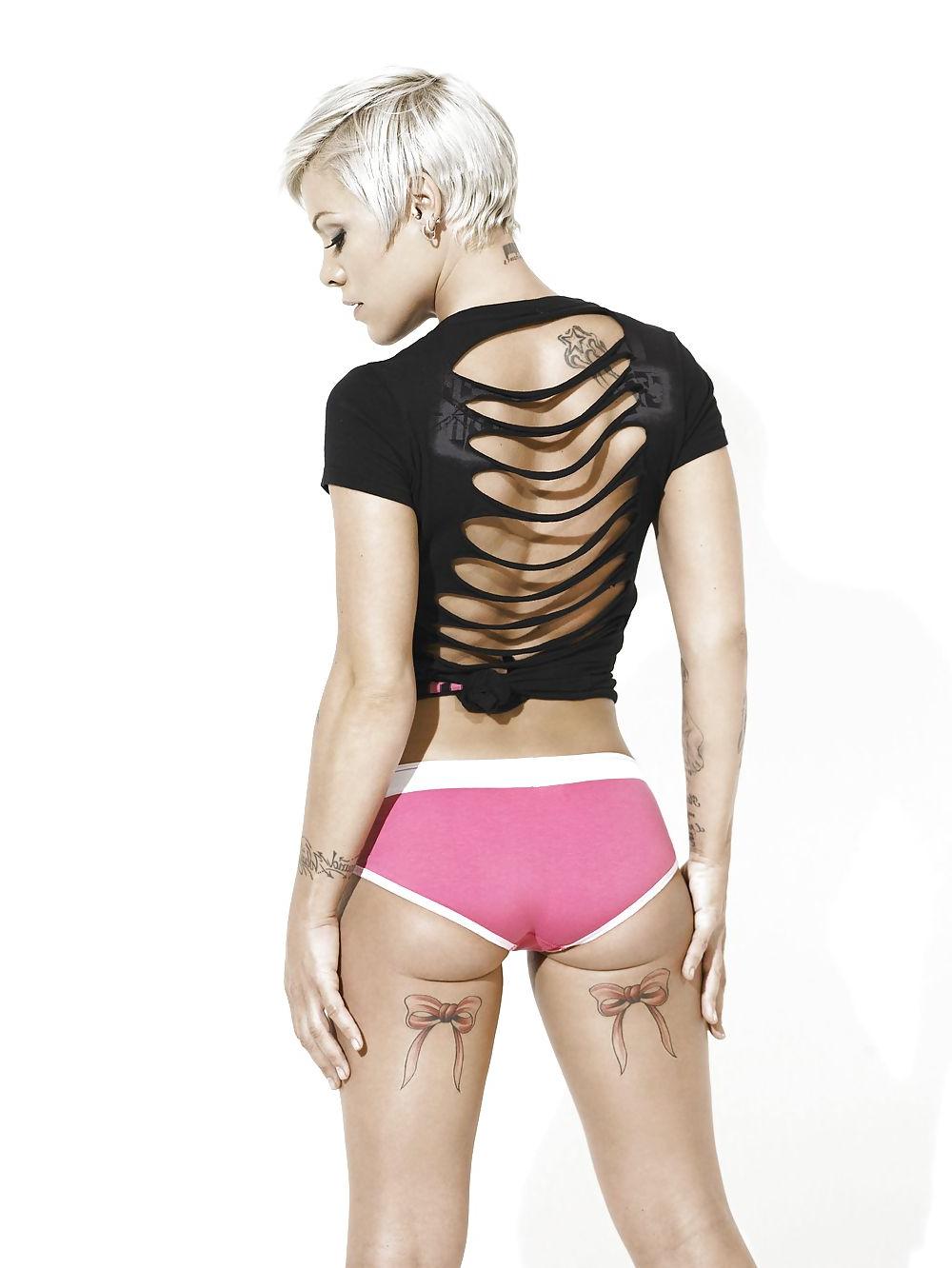 23P P!NK - want to be her slave
