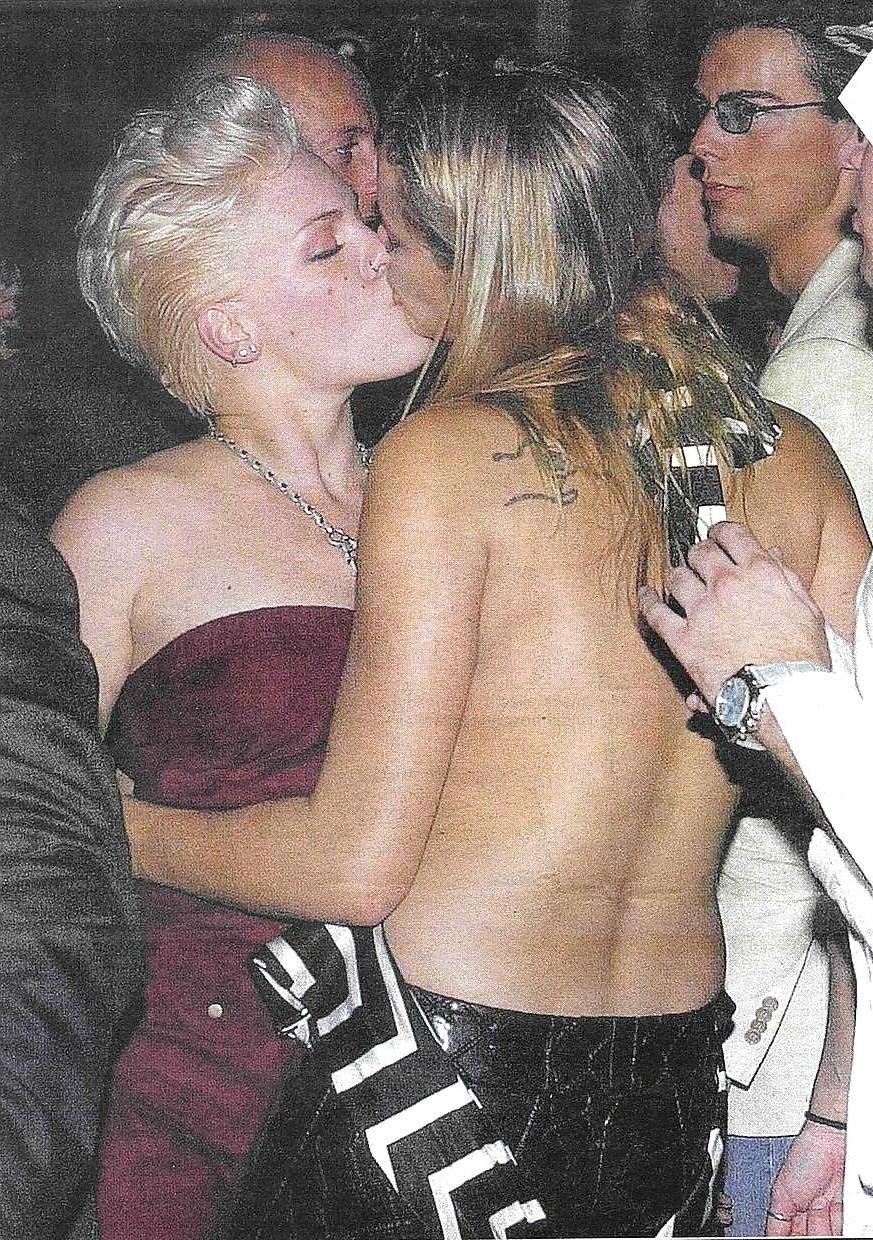 23P P!NK - want to be her slave
